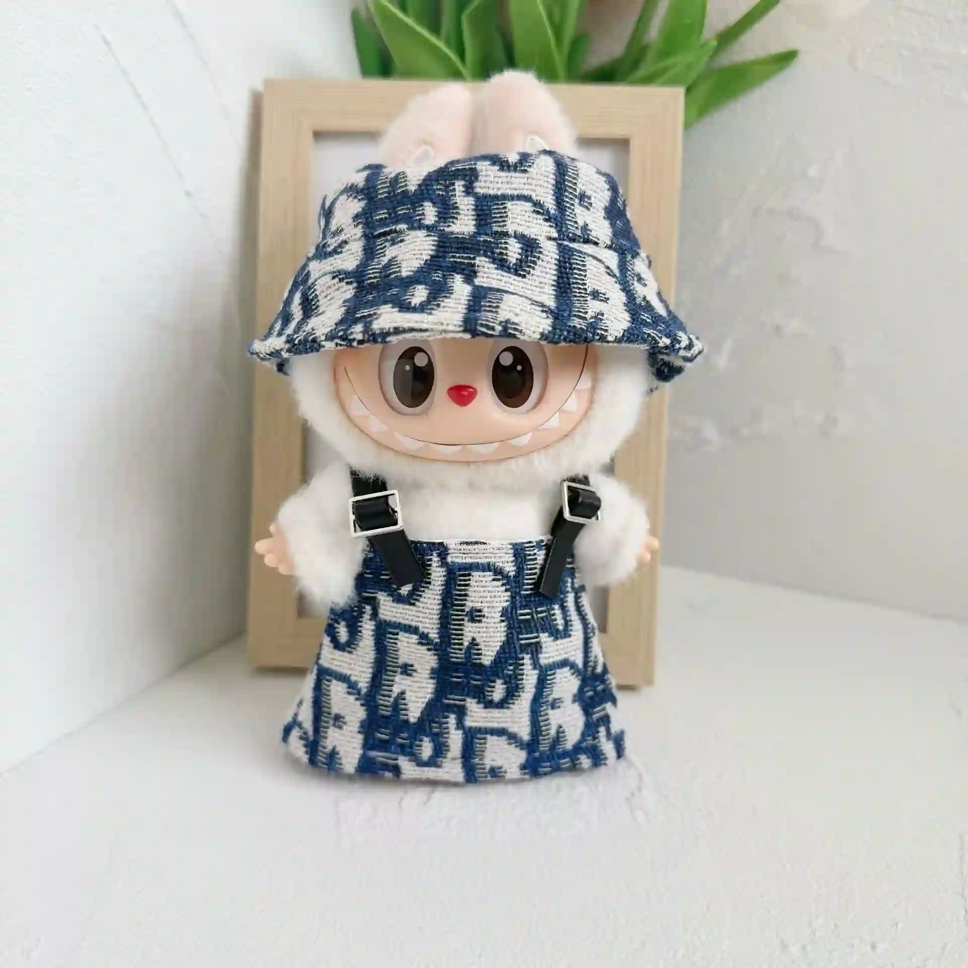 17cm Labubu doll bunny outfit with bucket hat