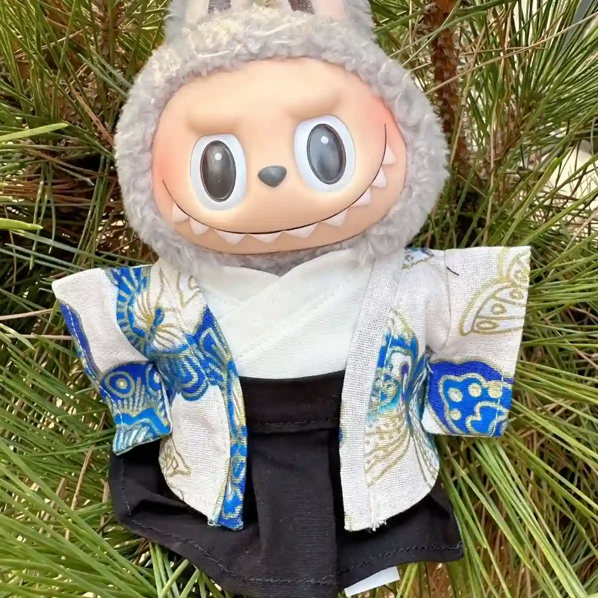 Detailed kimono outfit for 17cm Labubu figurine