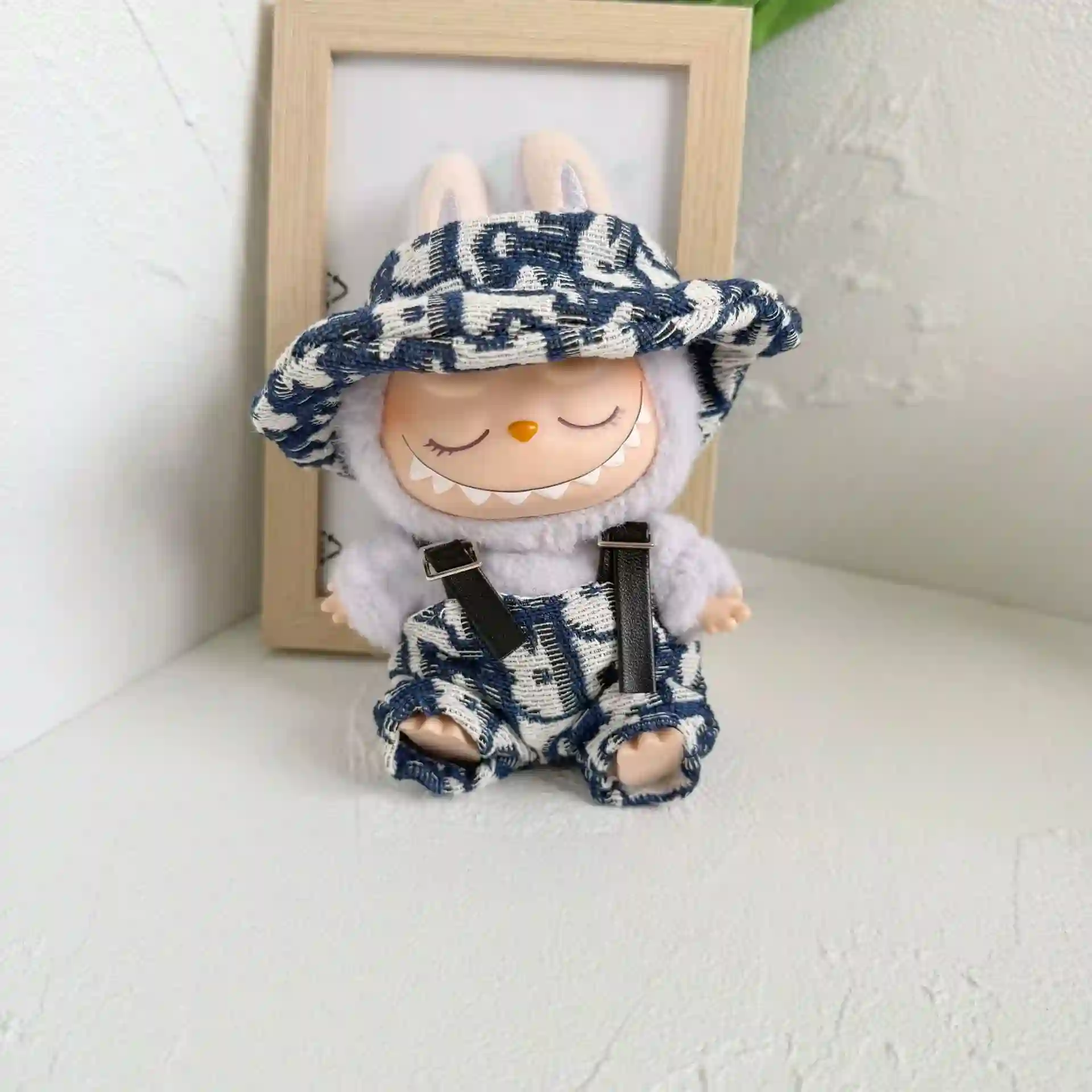 adorable 17cm Labubu doll clothes designer fashion