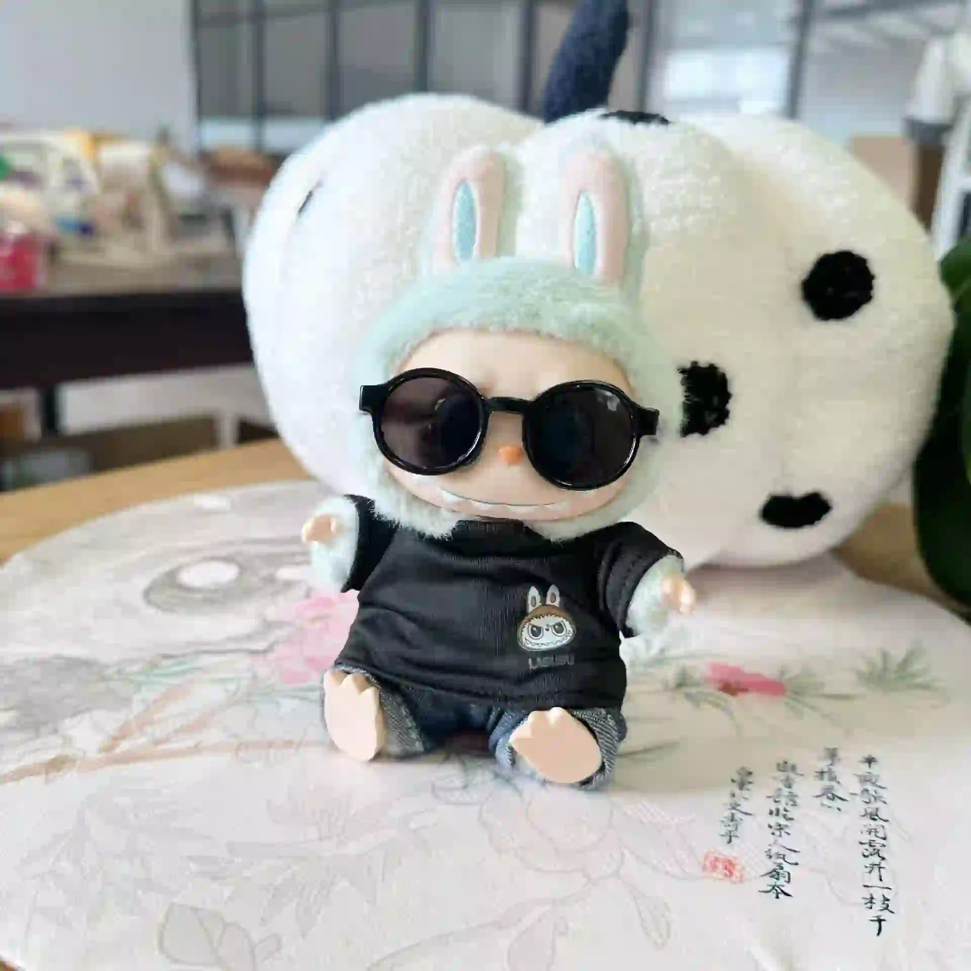high quality Labubu doll clothing set with sunglasses
