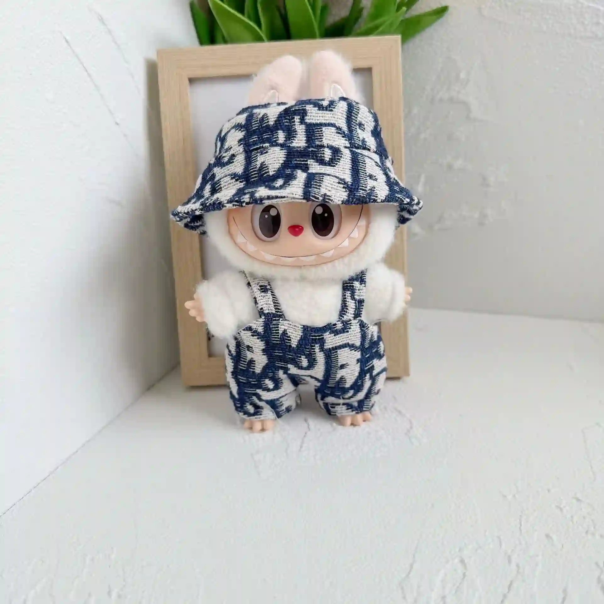 luxury designer Labubu bunny outfit and hat 17cm